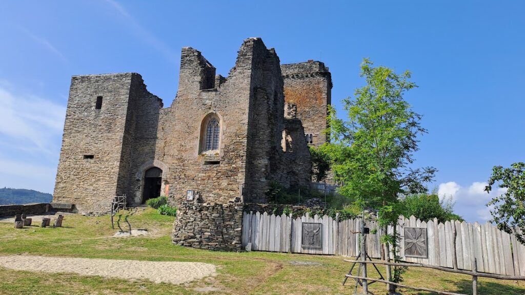 Château de Valon: A Medieval Fortress in Lacroix-Barrez, France 8 Château de Valon