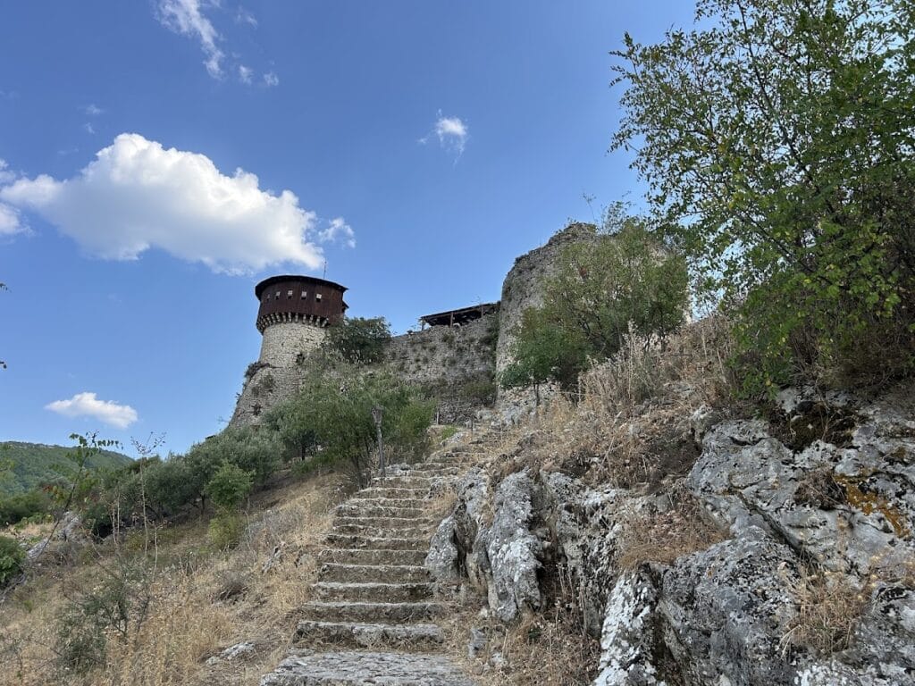 Petrelë Fortress: A Byzantine and Medieval Stronghold in Albania 3 Petrelë Fortress
