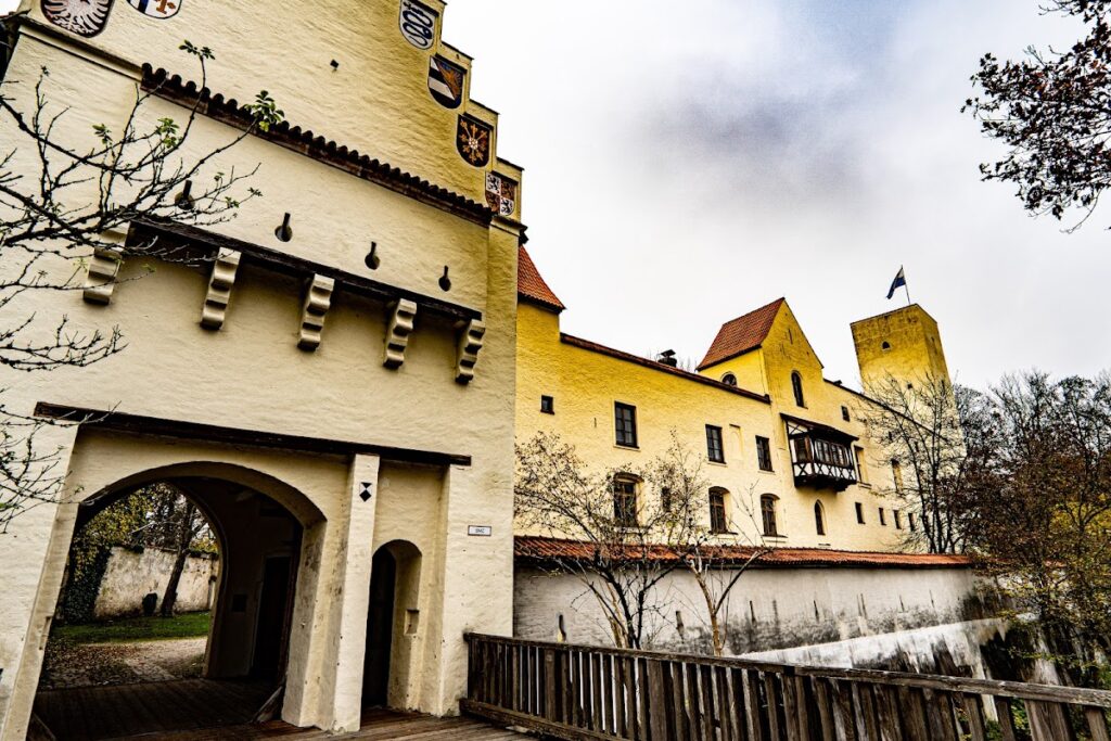 Grünwald Castle: A Medieval Fortress and Historical Site in Germany 7 Grünwald Castle