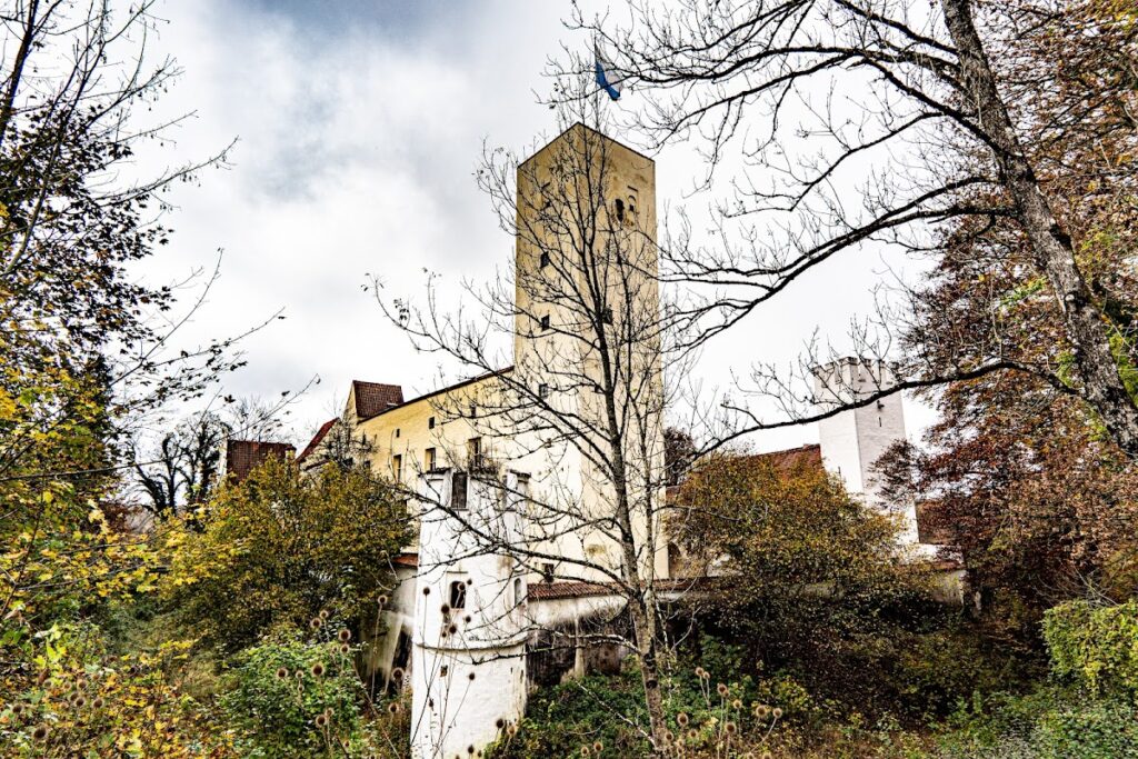 Grünwald Castle: A Medieval Fortress and Historical Site in Germany 8 Grünwald Castle