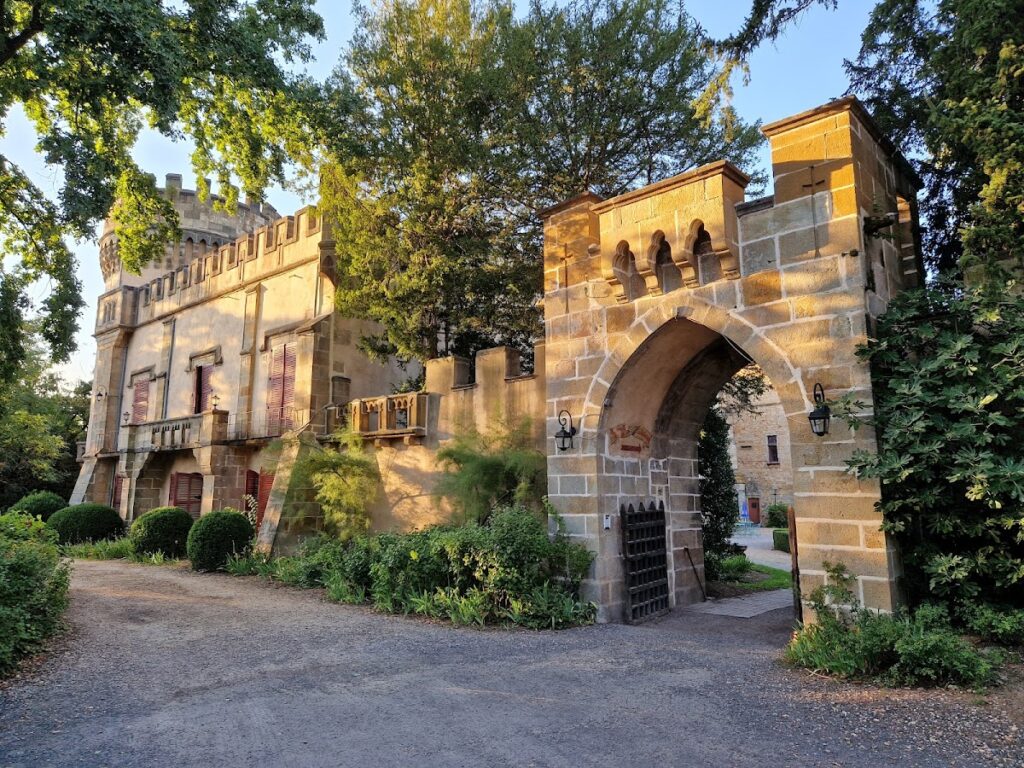 Grange Fort Castle: A Historic Fortress in Les Pradeaux, France 9 Grange Fort Castle
