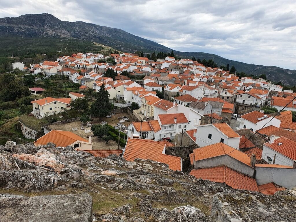 Castle of Folgosinho: A Medieval Fortification in Portugal 2 Castle of Folgosinho