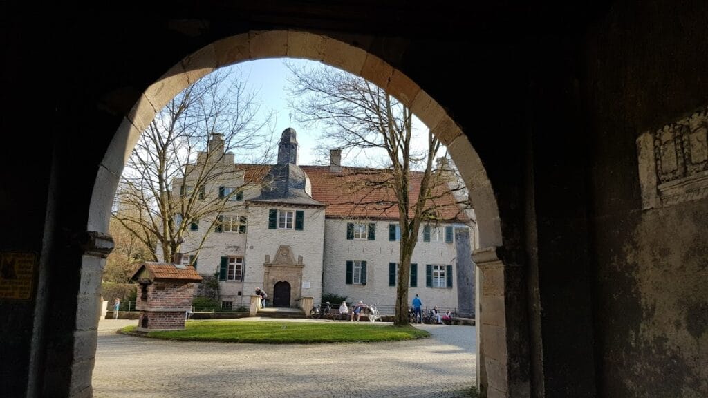 Wasserschloss Haus Dellwig: A Renaissance Water Castle in Dortmund 3 Wasserschloss Haus Dellwig