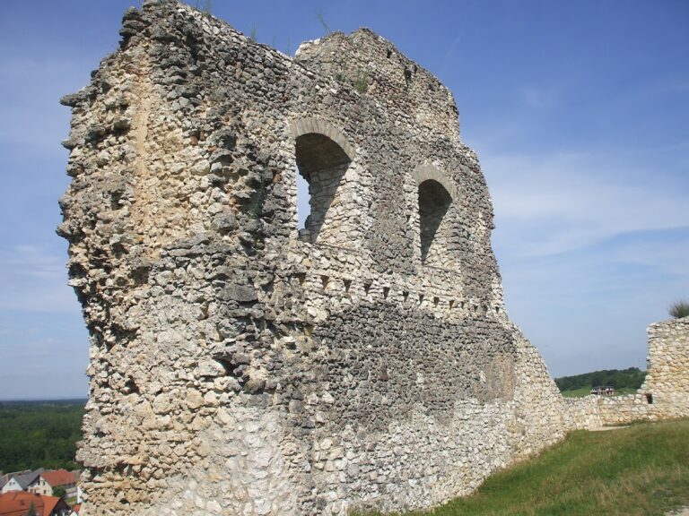 Castle of Döbrönte: A Medieval Hungarian Fortress in the Bakony Hills