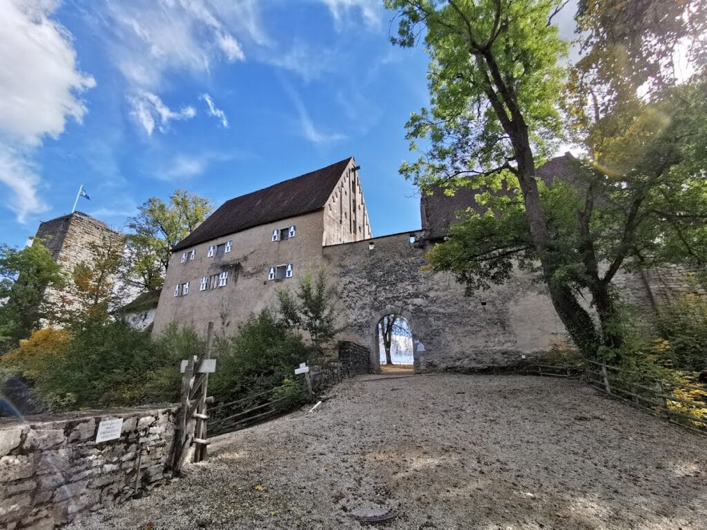 Burg Pappenheim: A Medieval Castle Ruin in Germany 1 Burg Pappenheim