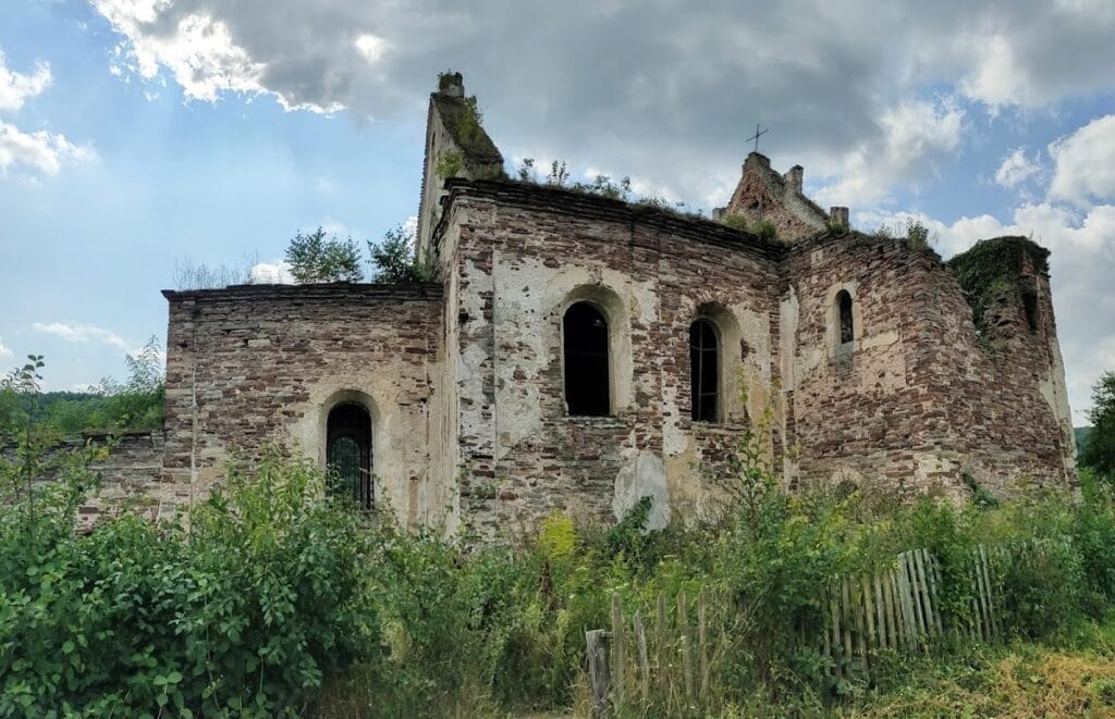 Chervonohorod Castle: A Ruined Defensive and Palace Complex in Ukraine 4 Chervonohorod Castle