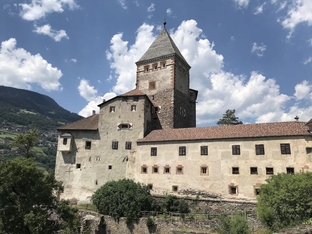 Trostburg: A Medieval Castle and Cultural Site in South Tyrol 1 Trostburg