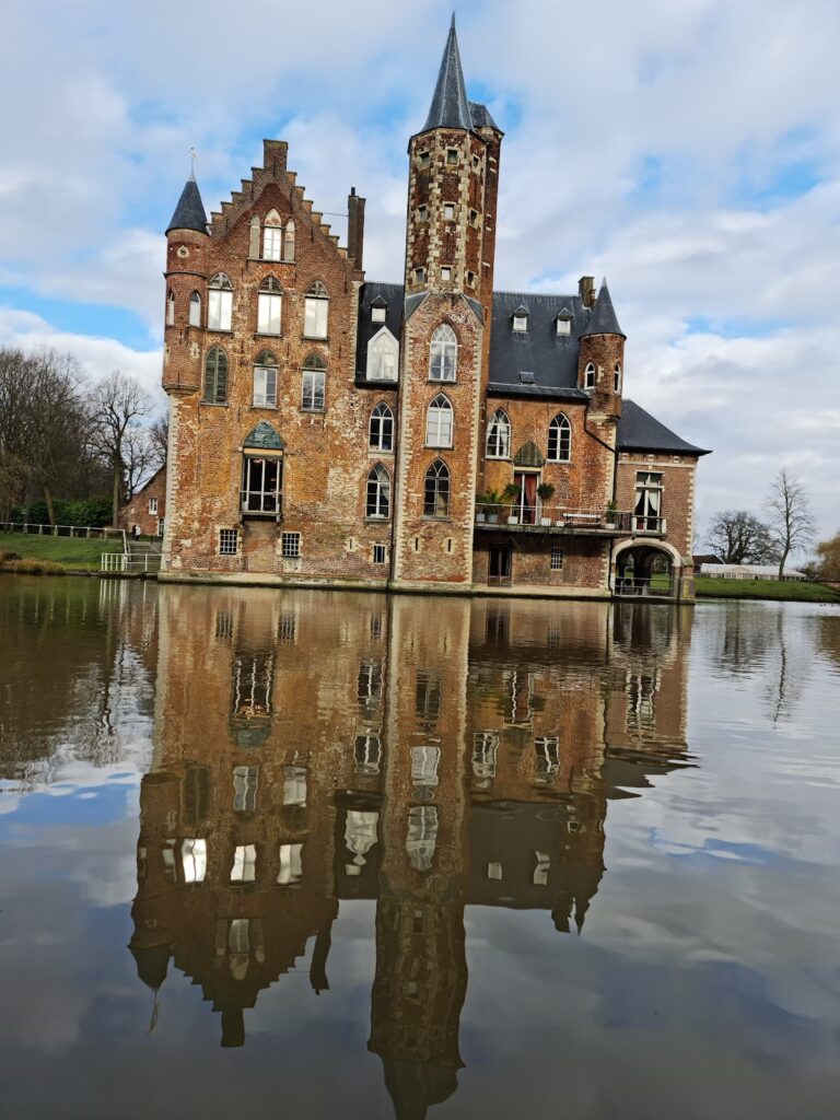 Kasteel Wissekerke: A Historic Castle and Estate in Kruibeke, Belgium