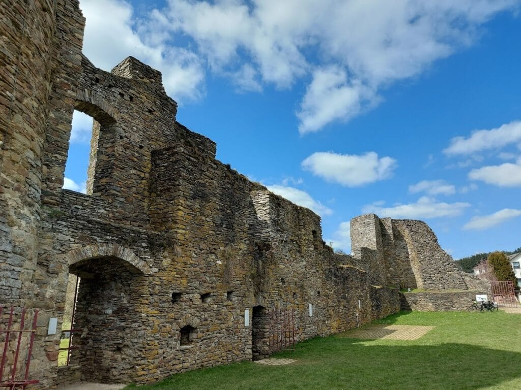 Reuland Castle: A Medieval Hilltop Fortress in Belgium 5 Reuland Castle