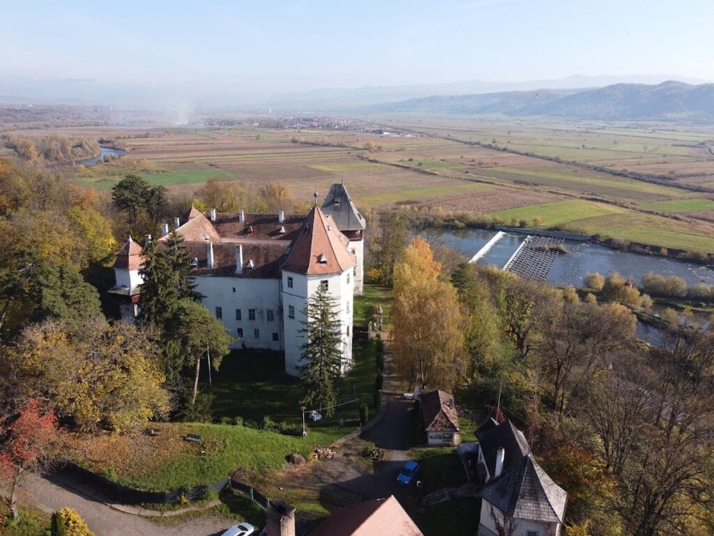 Kemény Castle in Brâncovenești, Mureș: A Transylvanian Renaissance Castle 1 Kemény Castle in Brâncovenești, Mureș