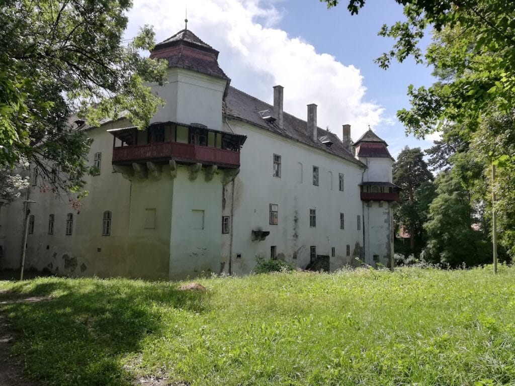 Kemény Castle in Brâncovenești, Mureș: A Transylvanian Renaissance Castle 2 Kemény Castle in Brâncovenești, Mureș