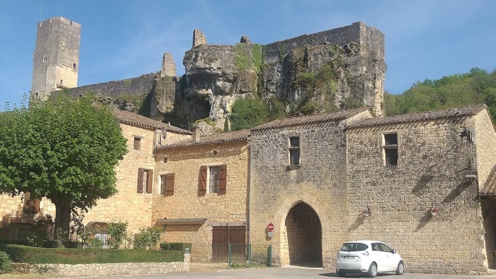 Château de Gavaudun: A Medieval Defensive Castle in France 2 Château de Gavaudun