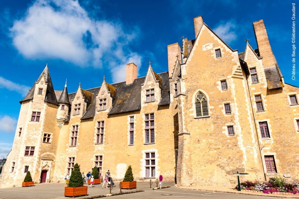 Château de Baugé: An Angevin Hunting Lodge and Historic Monument in France 1 Château de Baugé
