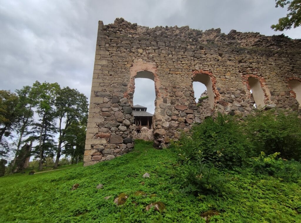 Rauna Castle: An Archbishopric Residence and Fortress in Latvia 2 Rauna Castle