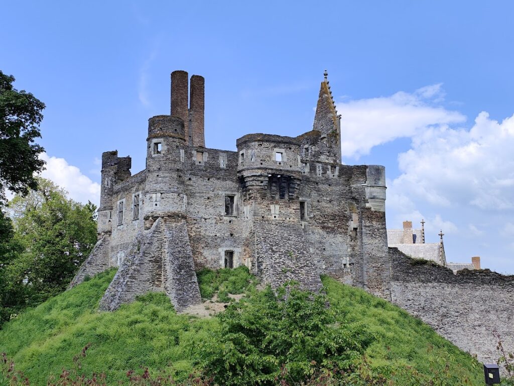 Château du Plessis-Macé: A Historic Medieval Castle in Longuenée-en-Anjou, France 8 Château du Plessis-Macé