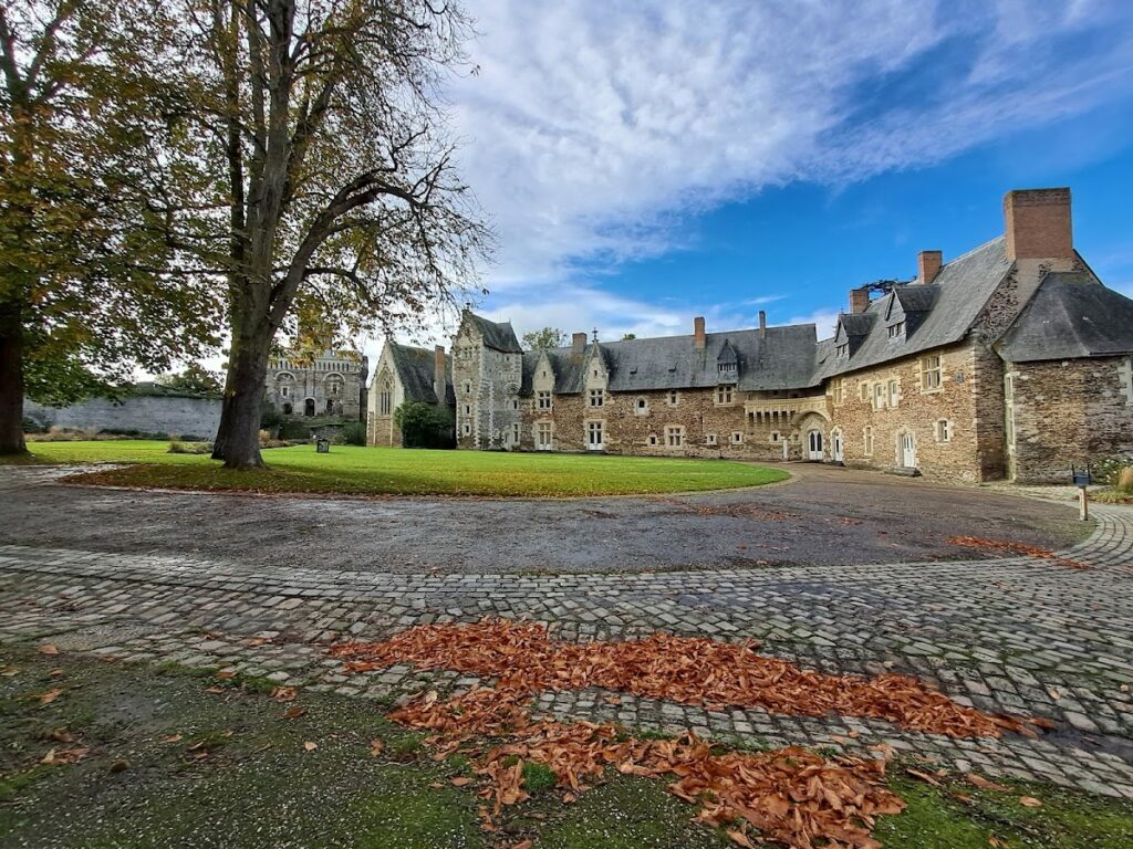 Château du Plessis-Macé: A Historic Medieval Castle in Longuenée-en-Anjou, France 10 Château du Plessis-Macé