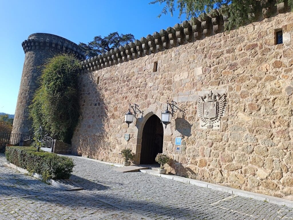 Castillo de Jarandilla de la Vera: Gothic Fortress and Castle-Palace in Spain 3 Castillo de Jarandilla de la Vera