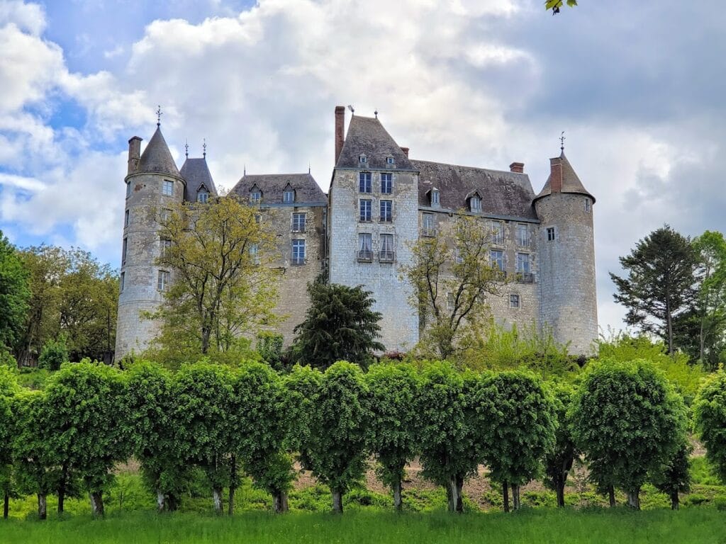 Château de Saint-Brisson-sur-Loire: A Medieval Palace-Fortress on the Loire 3 Château de Saint-Brisson-sur-Loire