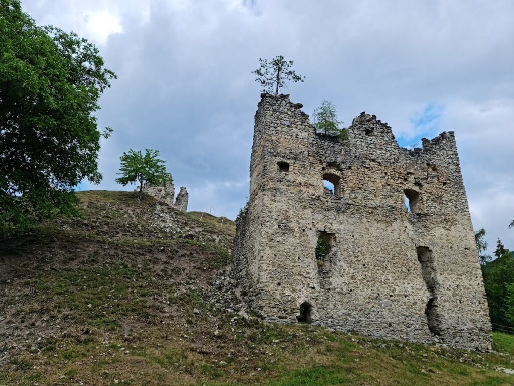 Sklabiňa Castle: A Medieval Administrative and Defensive Stronghold in Slovakia 5 Sklabiňa Castle