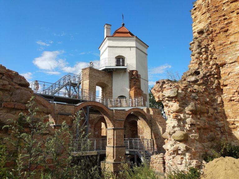 Halshany Castle: A Historic Fortress and Residence in Belarus