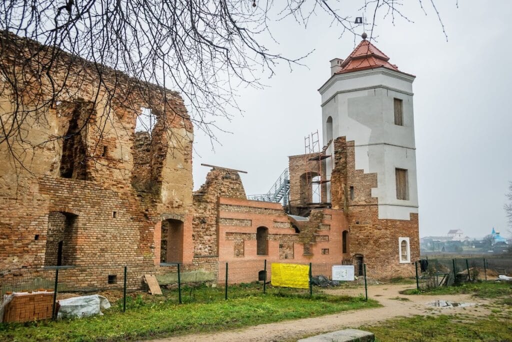 Halshany Castle: A Seventeenth-Century Palace-and-Castle Complex in Belarus 3 Halshany Castle