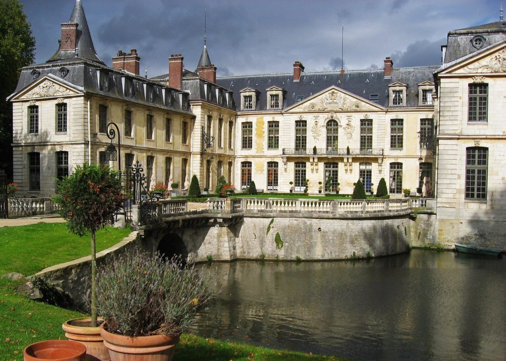 Castle of Ermenonville: An Eighteenth-Century Estate in France 1 Castle of Ermenonville
