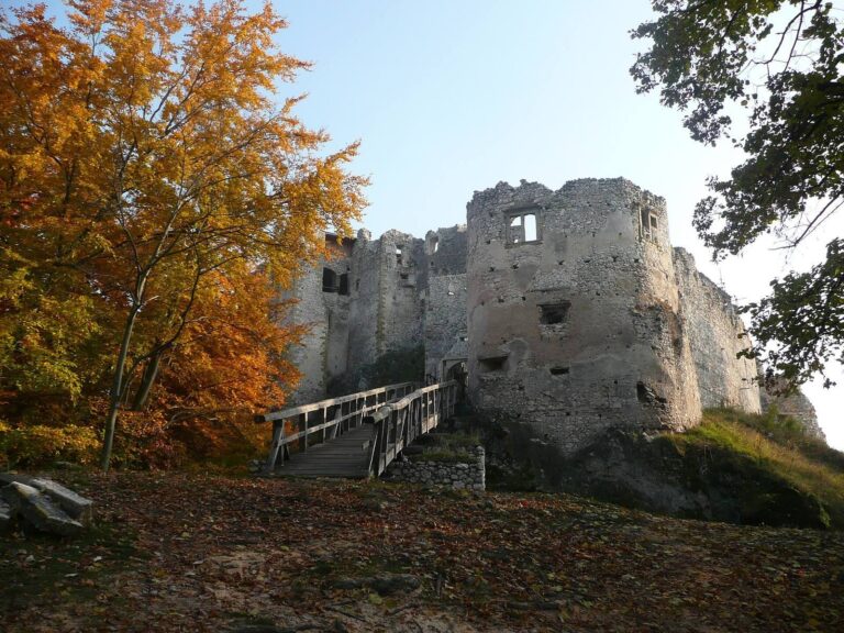 Uhrovec Castle: A Medieval Defensive Fortress in Slovakia