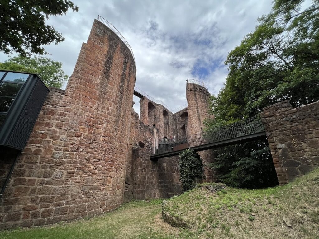 Burg Montclair: A Medieval Hilltop Castle on the Saar 1 Burg Montclair