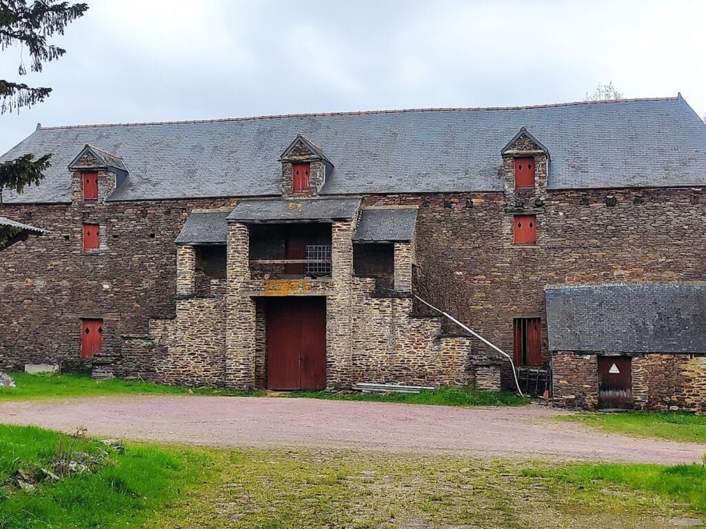 Château de Trécesson: A Medieval Fortified Residence in France 5 Château de Trécesson