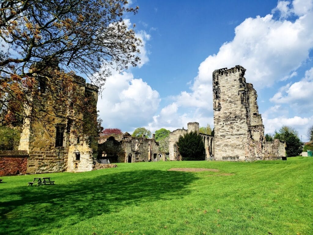 Ashby de la Zouch Castle: A Medieval Noble Residence and Civil War Stronghold 1 Ashby de la Zouch Castle