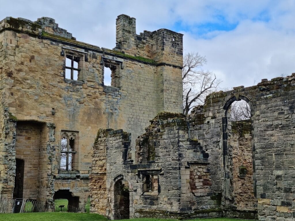 Ashby de la Zouch Castle: A Medieval Noble Residence and Civil War Stronghold 3 Ashby de la Zouch Castle