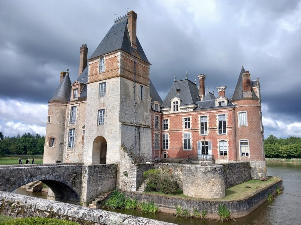 Château de La Bussière: Medieval Stronghold and Fishing Museum 2 Château de La Bussière