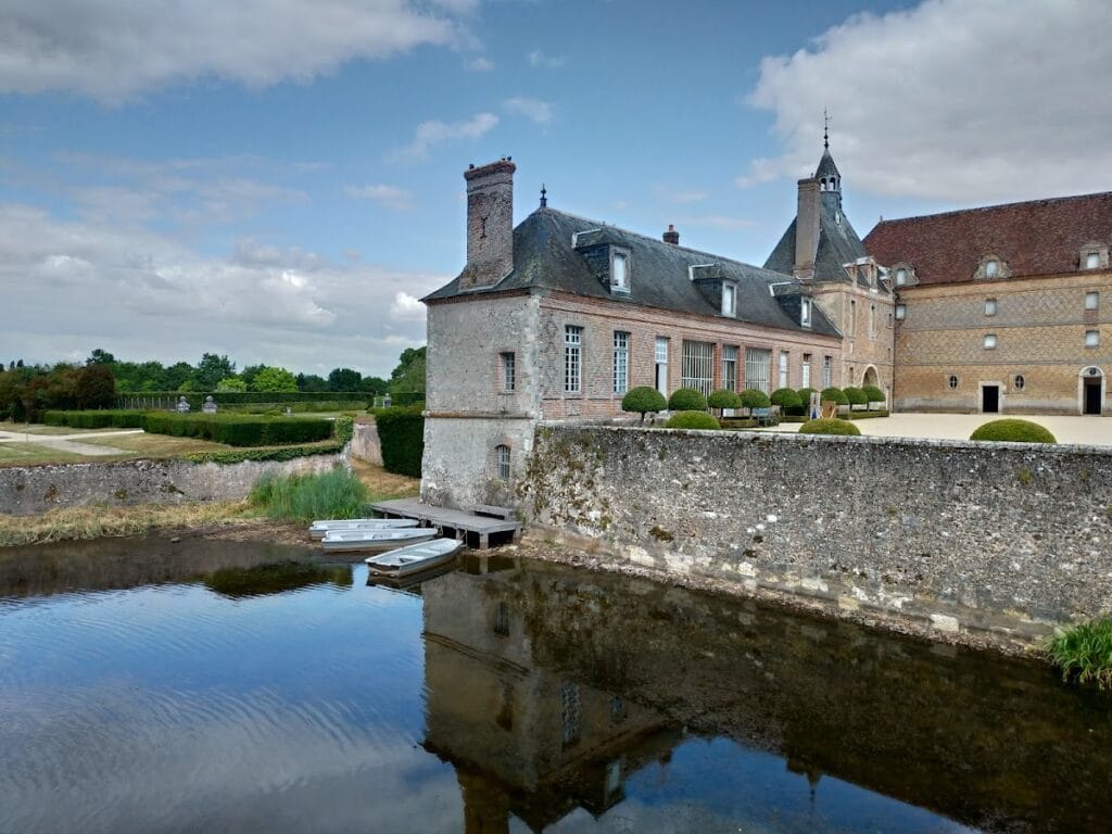 Château de La Bussière: Medieval Stronghold and Fishing Museum 3 Château de La Bussière