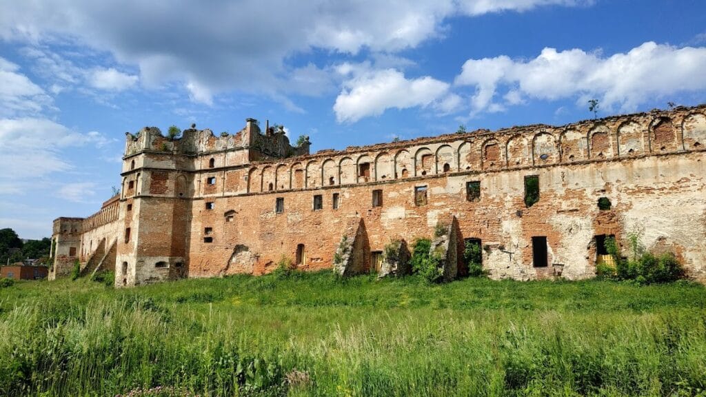 Stare Selo Castle: A Renaissance Fortress in Ukraine 1 Stare Selo Castle