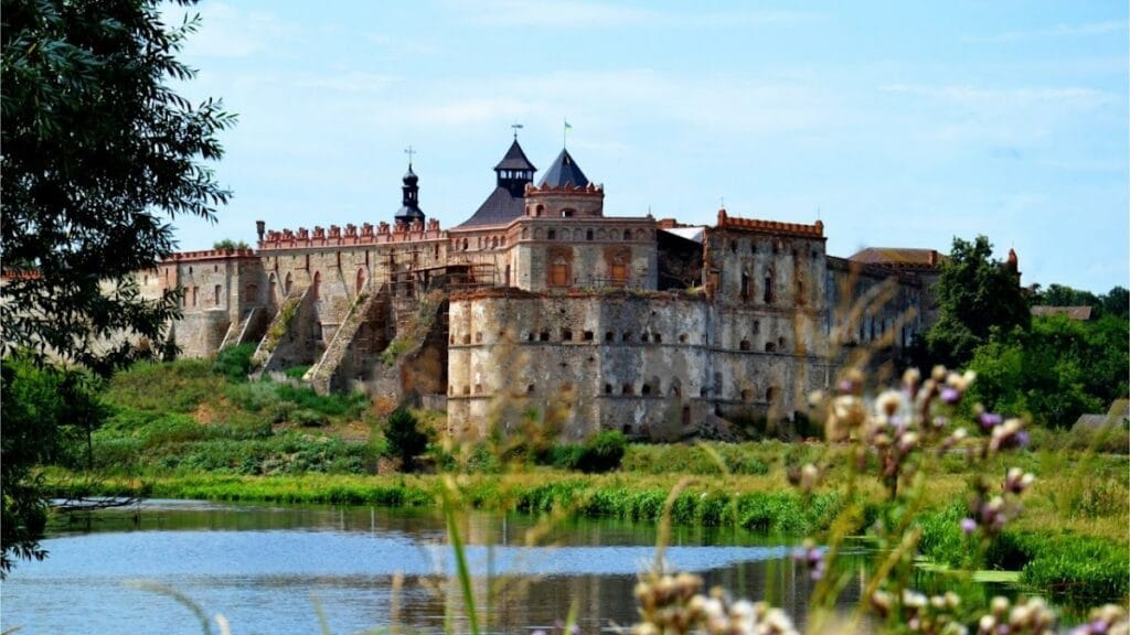 Medzhybizh Fortress: A Lithuanian and Polish Frontier Stronghold in Ukraine 1 Medzhybizh Fortress