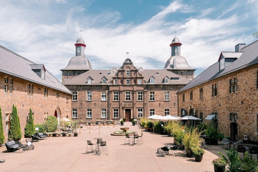 Schloss Hugenpoet: A Moated Castle Complex in Essen, Germany 1 Schloss Hugenpoet