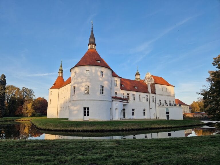 Schloss Fürstlich Drehna: A Renaissance Water Castle in Germany