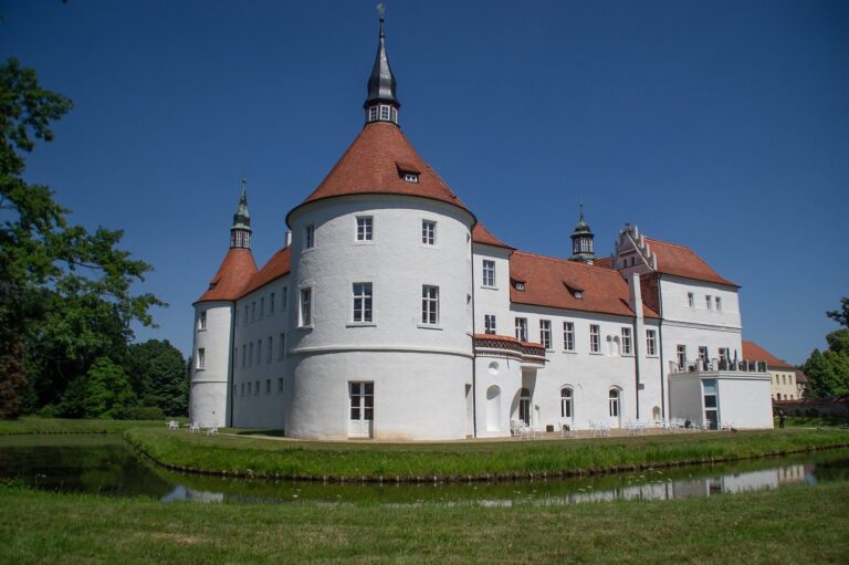Schloss Fürstlich Drehna: A Renaissance Water Castle in Germany