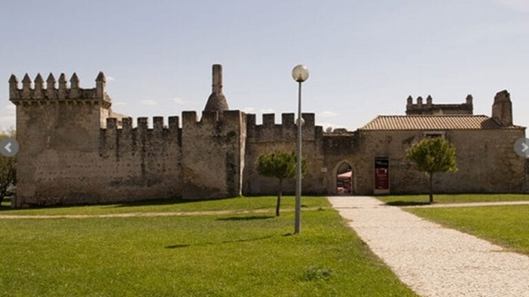 Castelo de Pirescoxe: A 15th-Century Noble Manor in Loures, Portugal