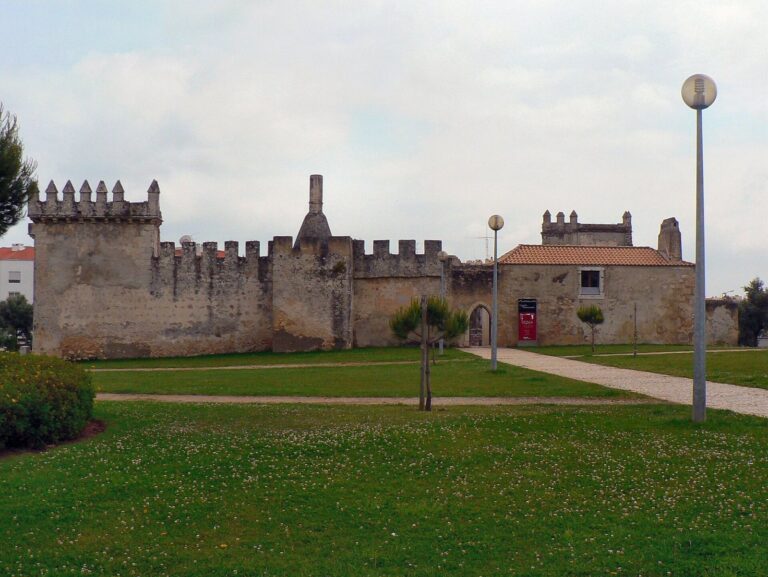 Castelo de Pirescoxe: A Medieval Castellated Manor Palace in Portugal