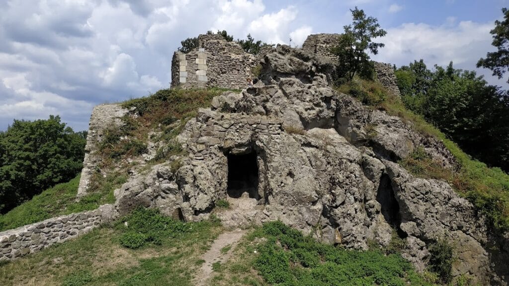 Drégely Castle: A Medieval Fortress in Hungary 6 Drégely Castle