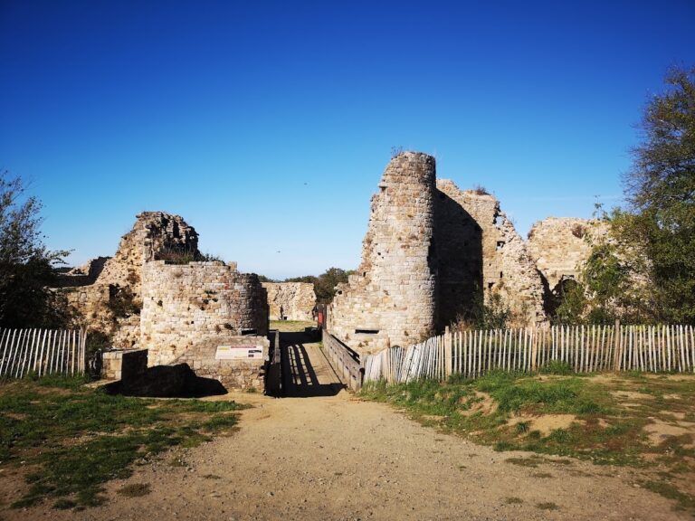 Château du Guildo: A Medieval Stronghold in Créhen, France