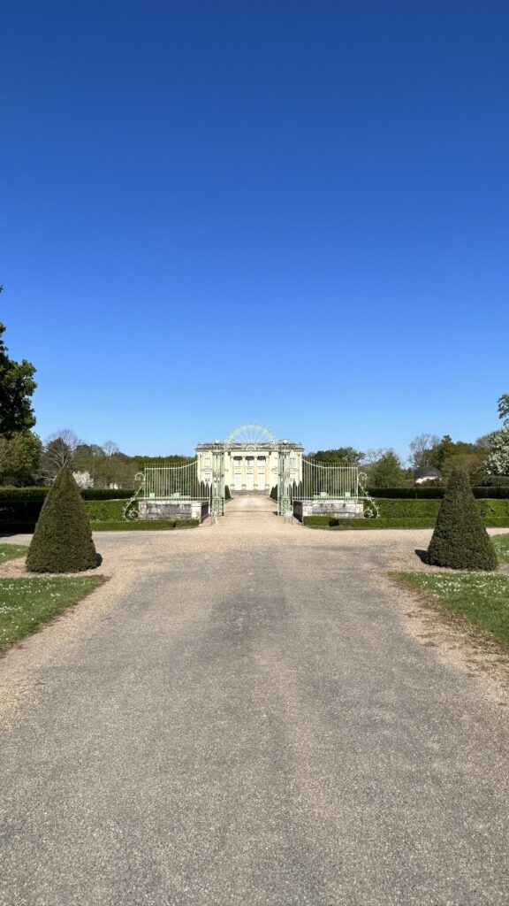 Château de Pignerolle: A Historic Estate in Saint-Barthélemy-d'Anjou, France 8 Château de Pignerolle