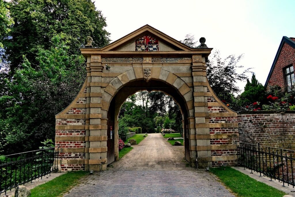 Schloß Gödens: A Water Castle and Ancestral Seat in Germany 2 Schloß Gödens