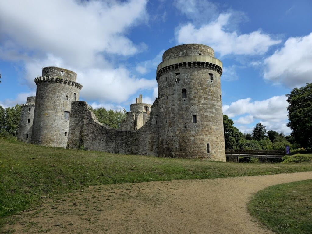 Château de la Hunaudaye: A Medieval Fortress in Brittany 1 Chateau de la Hunaudaye