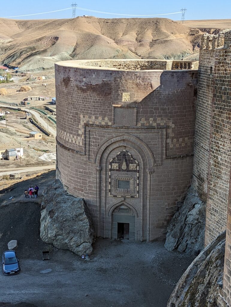 Hoşap Castle: A Historic Fortress in Güzelsu, Turkey 7 Hoşap Castle