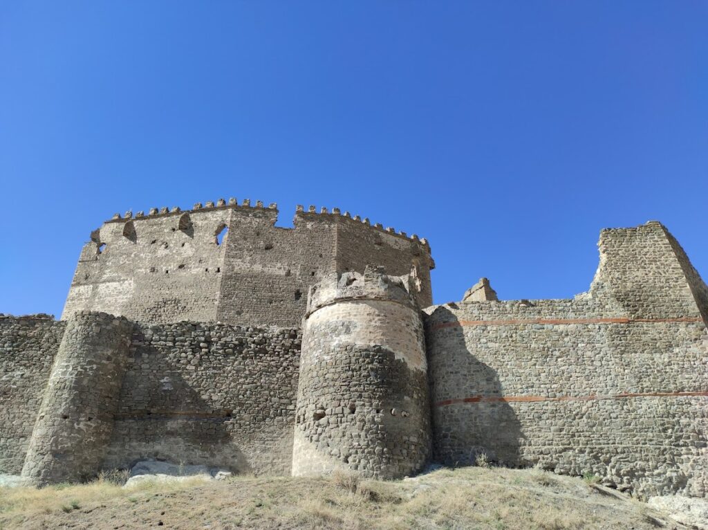 Hoşap Castle: A Historic Fortress in Güzelsu, Turkey 9 Hoşap Castle