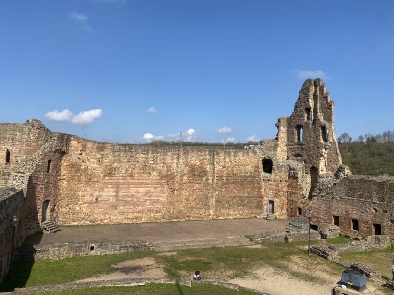 Neuleiningen Castle: A Medieval Fortress in Germany