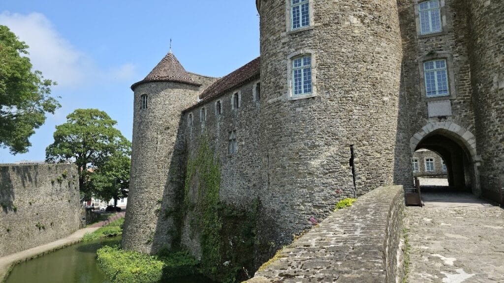 Château de Boulogne-sur-Mer: A Medieval Fortress and Museum in France 6 Château de Boulogne-sur-Mer