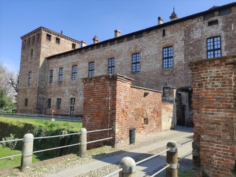 Melegnano Castle: A Historic Fortress and Noble Residence in Italy